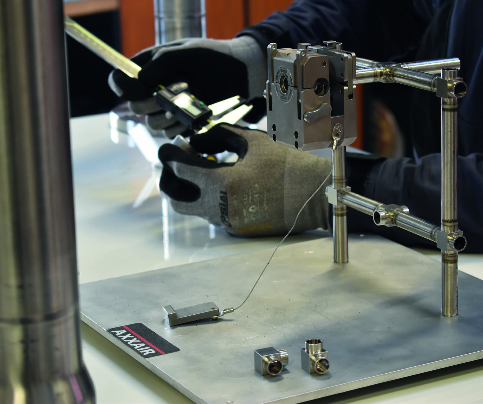 How to weld small tubes and microfit fittings with precision